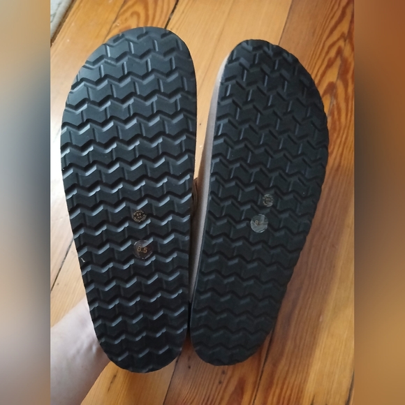 Clogs - Picture 4 of 4